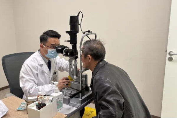 七旬老人十年眼疾終見光明——南昌愛爾眼科成功實施角膜移植手術(shù)